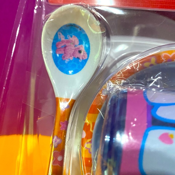 MY LITLE PONY G3 NWT VINTAGE 2003 4 PIECE DINNERWARE SET MELAMINE PLATE BOWL CUP - Picture 4 of 13